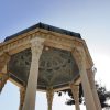 نمای کم زاویه از آرامگاه حافظ با خورشید در پشت آن، یکی از بهترین ویدیوها، ویدیوی استوک معماری سینمایی فول اچدی