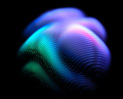 کره سه بعدی روشن با سطح پیکسلی موج دار در پس زمینه سیاه. مفهوم انتزاعی امواج صوتی، هوش مصنوعی (AI) یا کلان داده. ویدیوی استوک 4K