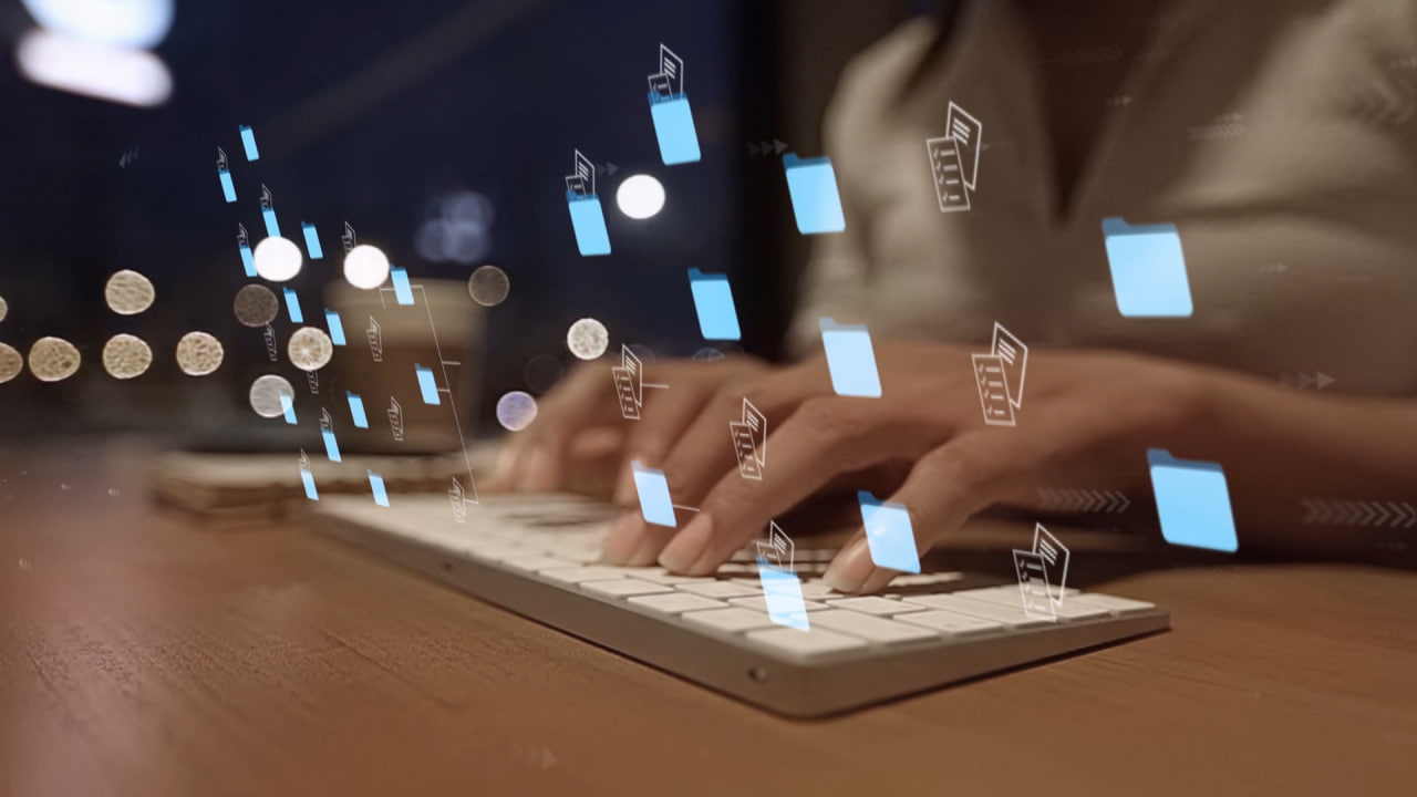 هوش مصنوعی، سند، پوشه فایل، مدیر، کارهای اداری، چتبات، دستور هوش مصنوعی، سند تولیدی، دیجیتالی شدن، نمایش دیجیتال، سازمان، دادهها، دیجیتالی شدن، خودکارسازی، امنیت شبکه، ابزار کار، فناوری، دادهها، فایل کامپیوتری، ویدیوی استوک