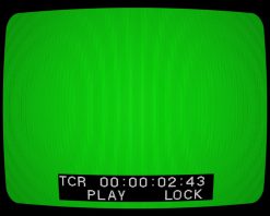 فیلم پرده سبز با تایم‌کد VCR. صفحه نمایش با افکت چشمک‌زن CRT. ویدیوی استوک یک دقیقه‌ای با کیفیت HD از تایم‌کد VHS