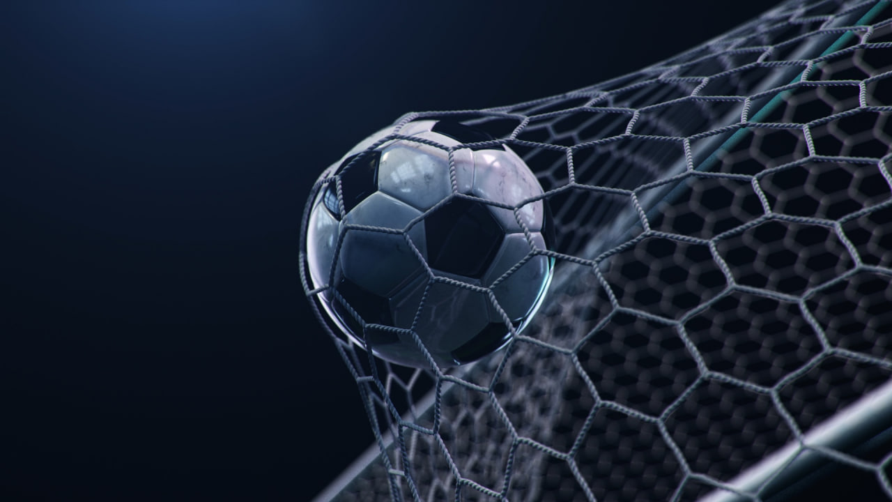 توپ فوتبال با ظرافت و در حرکت آهسته به سمت دروازه اوج میگیرد و تور را در پسزمینهای از شعلههای آتش خم میکند. توپ در حین رسیدن به تور میچرخد و لحظهای از لذت فوتبال را در انیمیشن سهبعدی 4K به تصویر میکشد. ویدیوی استوک