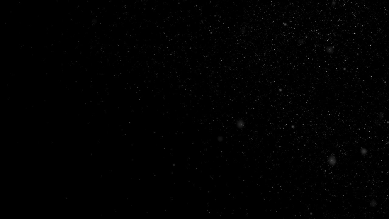 ذرات گرد و غبار یکپارچه که در باد روی زمینه سیاه با حرکت آهسته پرواز میکنند. انیمیشن سهبعدی حلقهای از نقاط شناور در هوا با بوکه. ویدیوی استوک