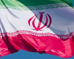 ویدیوی استوک پرچم ایران در باد تکان می‌خورد 4K