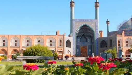 mrmiix.com_Jame Mosque Of Isfahan with garden