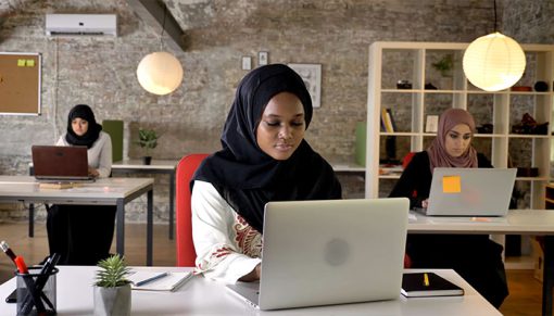 mrmiix.com_woman in hijab typing