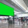 ویدیوی استوک بیلبورد در فرودگاه با پرده سبز 4K