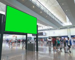 ویدیوی استوک بیلبورد در فرودگاه با پرده سبز 4K
