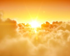 فوتیج حرکت آهسته در ابرها و نور خورشید