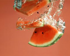 mrmiix.com_Watermelon slices fall under the water
