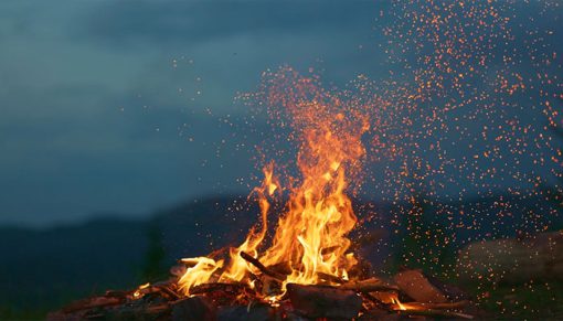 mrmiix.com_Campfire at dusk against