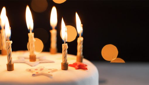 mrmiix.com_Close up of lit candles